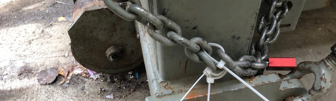 Back woods way to repair a broken chain!  #hacker https://t.co/6vMvJ5Cteh